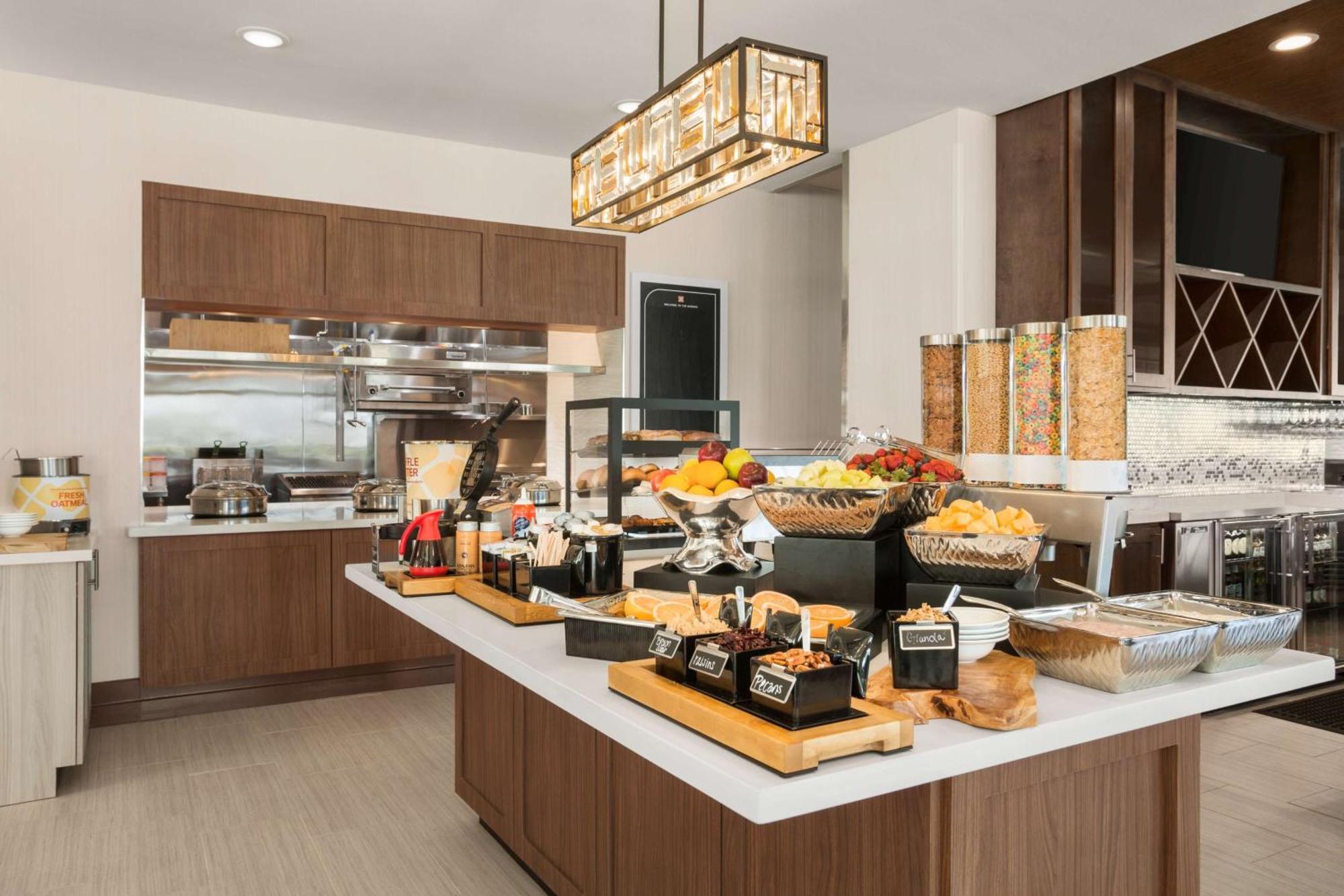 Hilton Garden Inn Houston-Бейтаун Екстер'єр фото