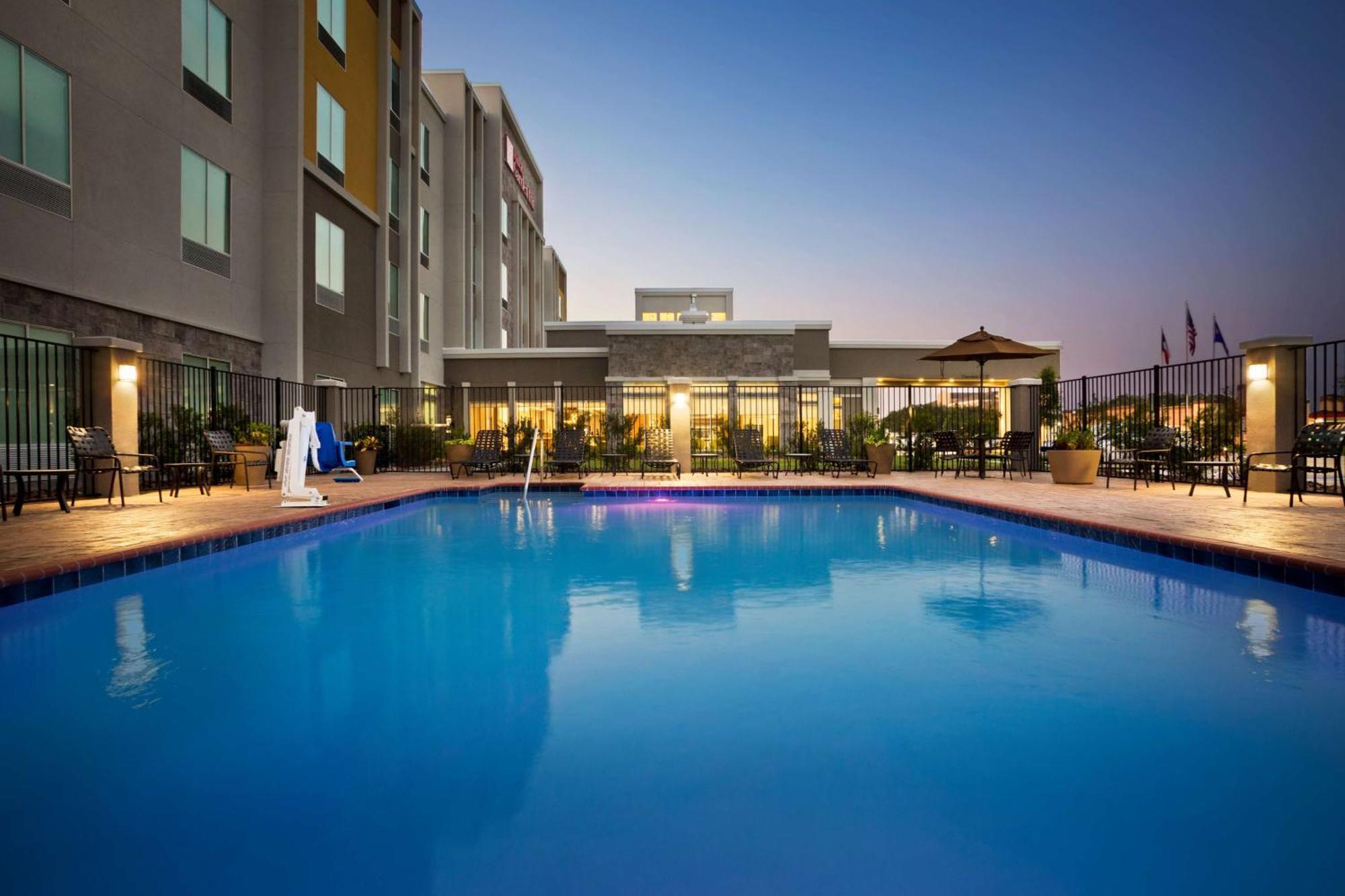 Hilton Garden Inn Houston-Бейтаун Екстер'єр фото